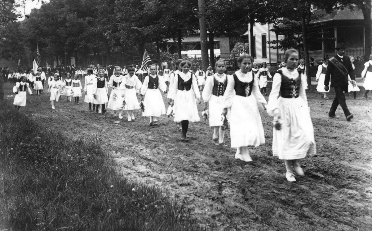 Hometown history: Polish Parade 1905